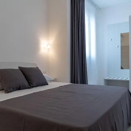 Diletta Residence, Con Piscina